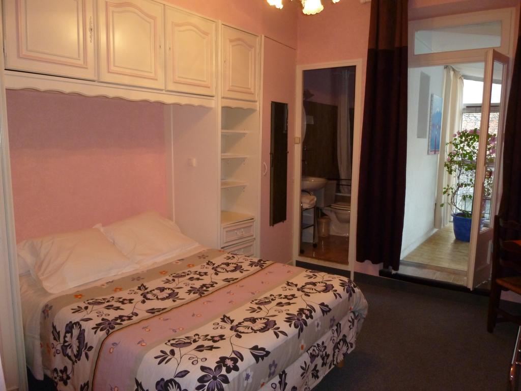 Hotel Emma Calve Millau Cameră foto