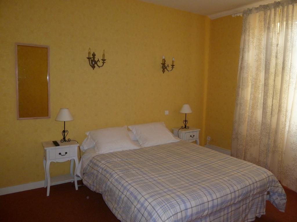 Hotel Emma Calve Millau Cameră foto