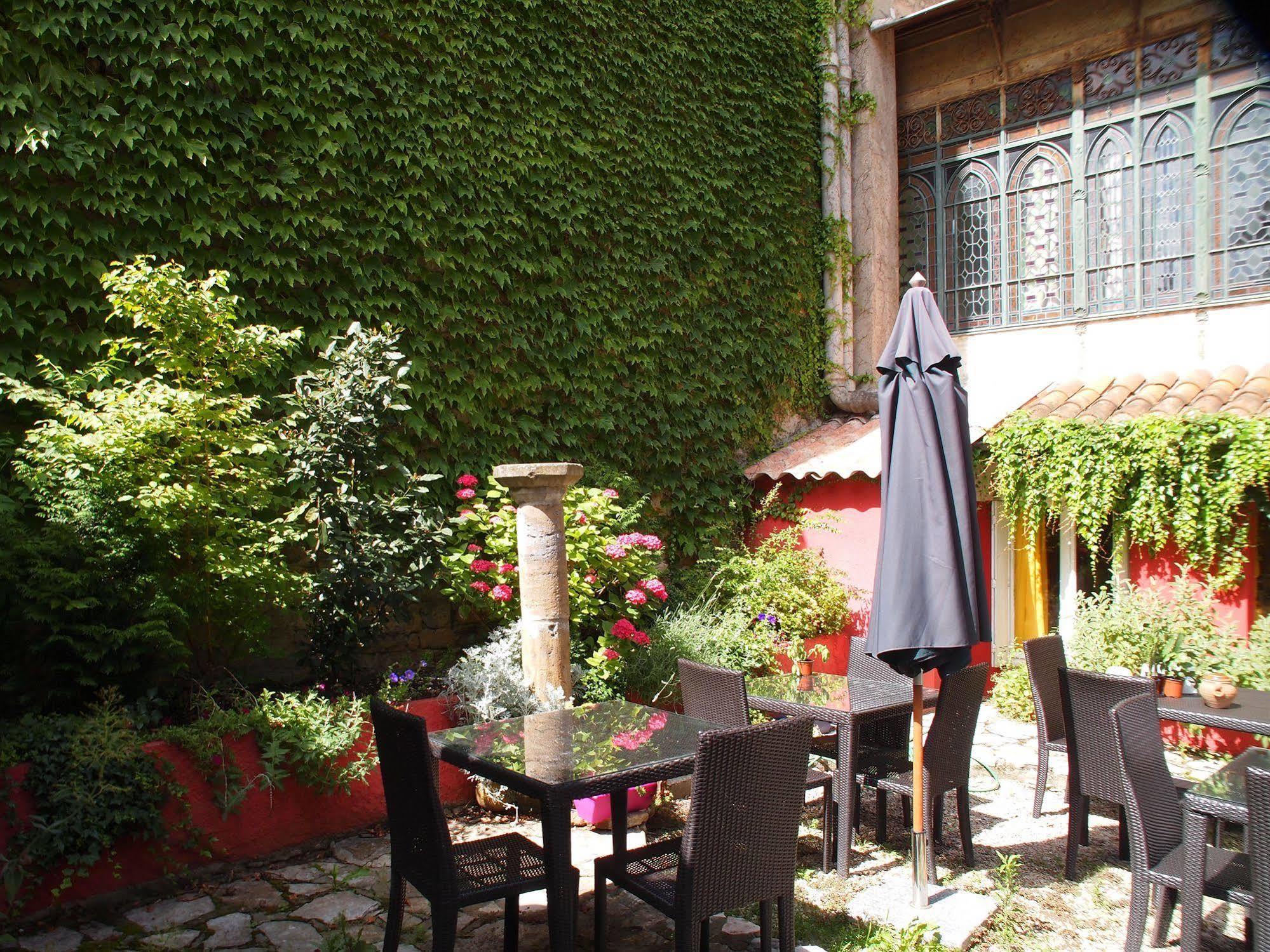 Hotel Emma Calve Millau Exterior foto