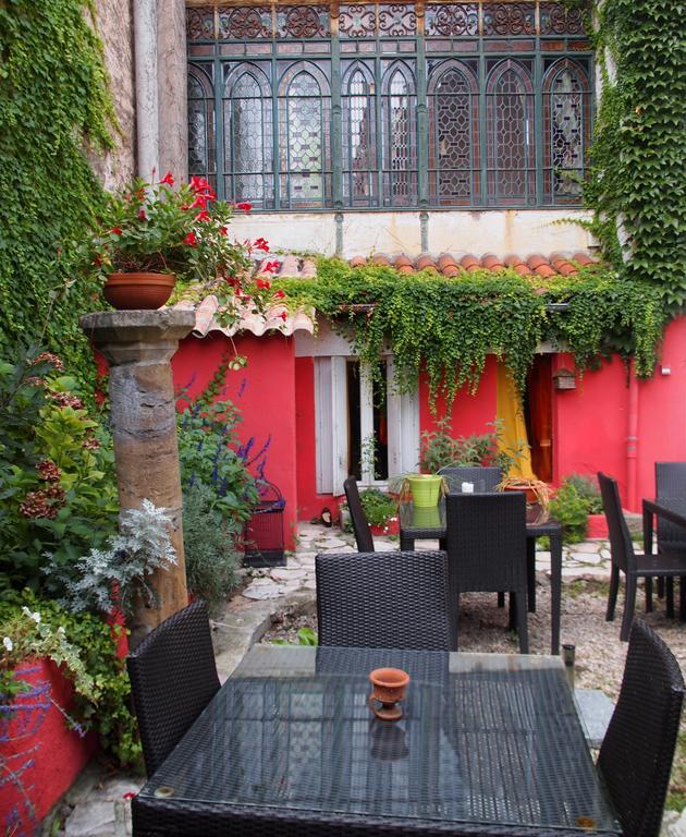 Hotel Emma Calve Millau Exterior foto